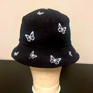 Brand New. Bucket Hat. Black M/L